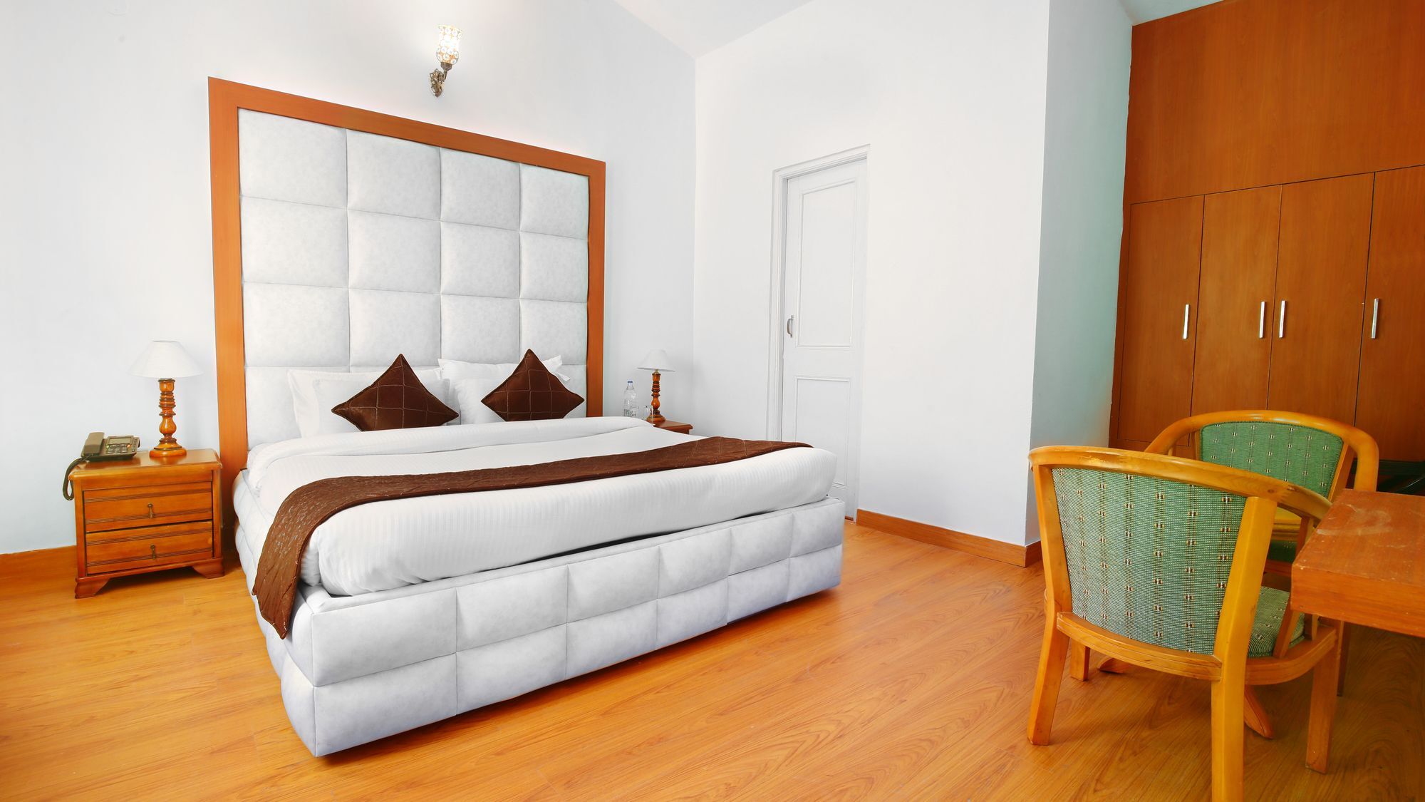 The Swiss Village Resort Нейнитал Екстериор снимка