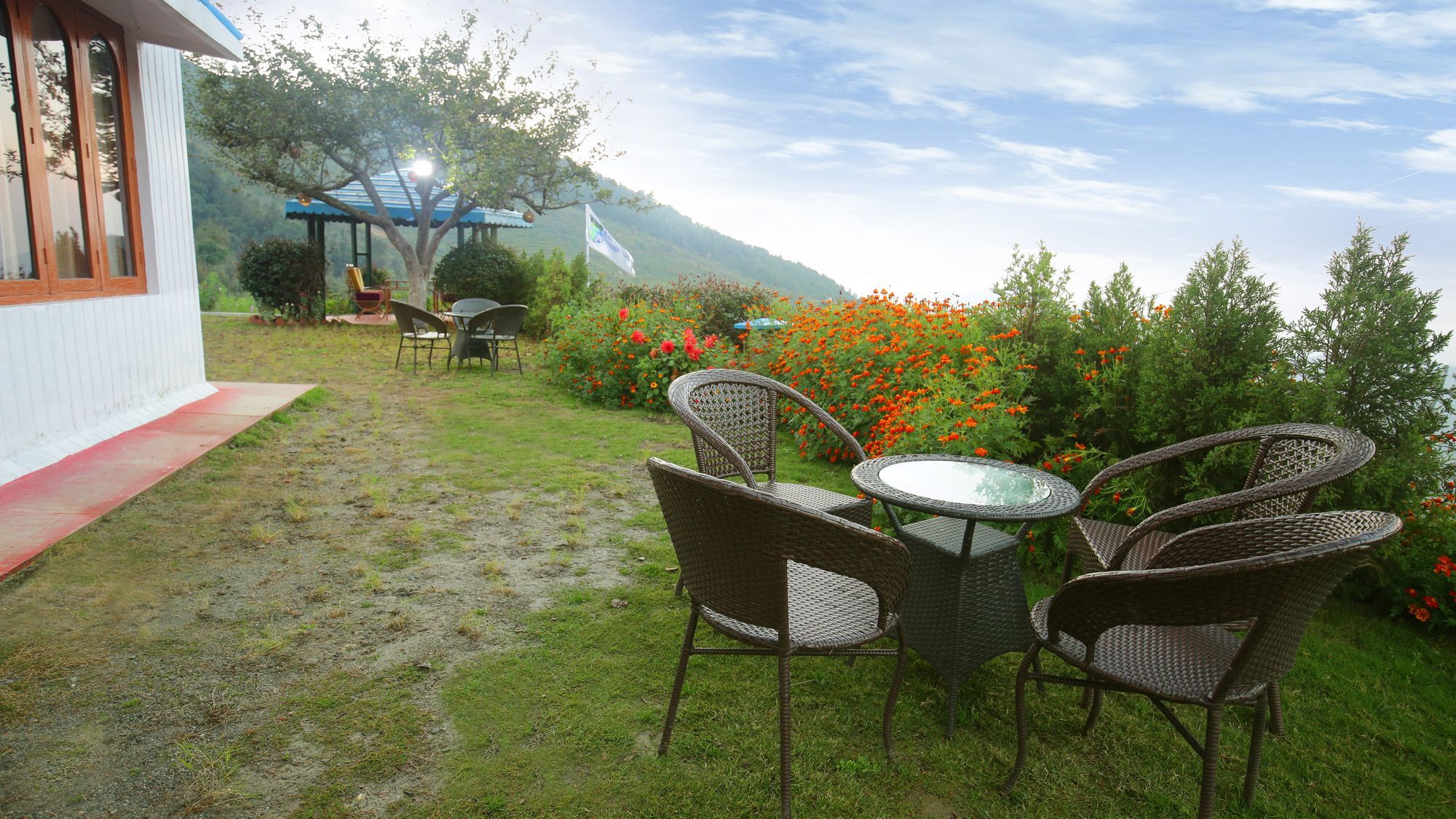 The Swiss Village Resort Нейнитал Екстериор снимка