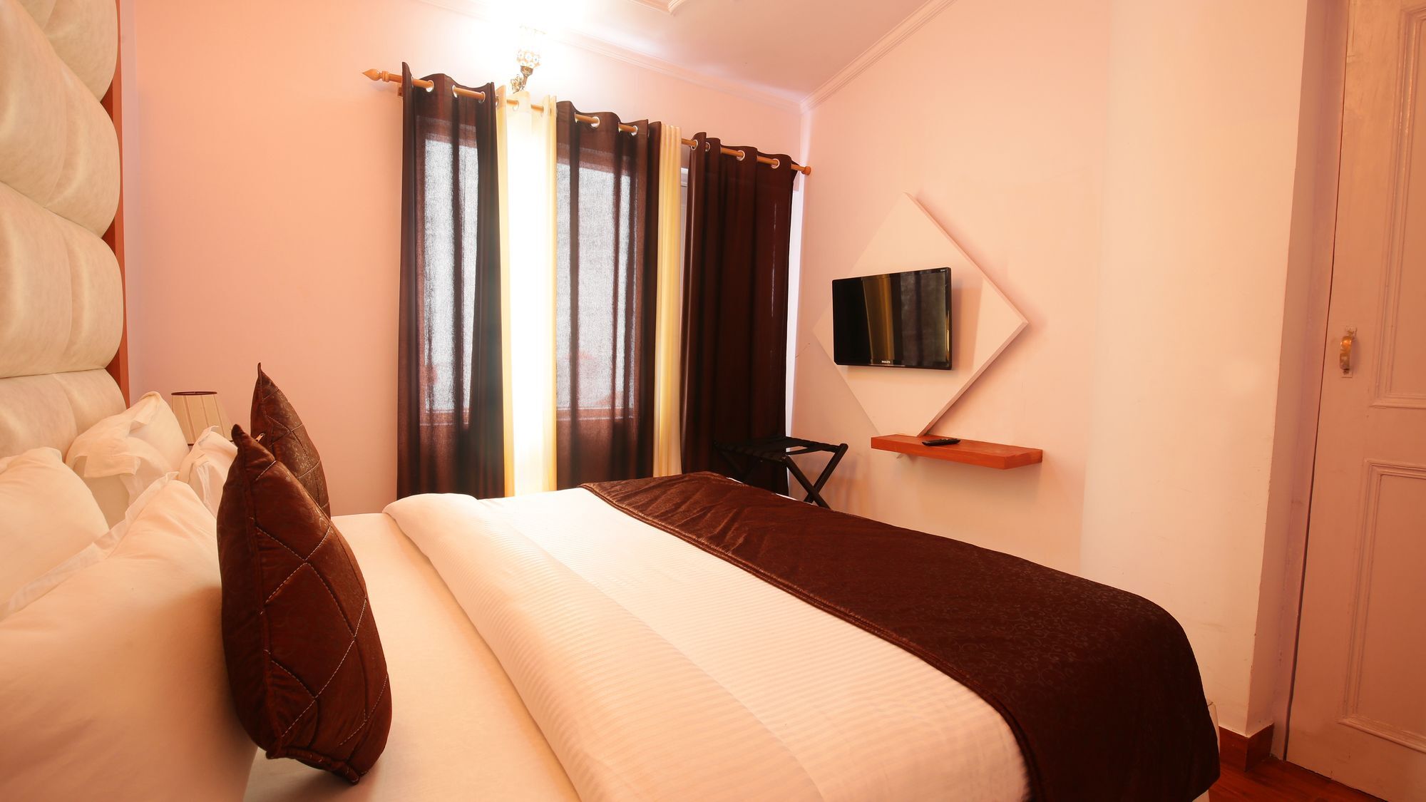 The Swiss Village Resort Нейнитал Екстериор снимка