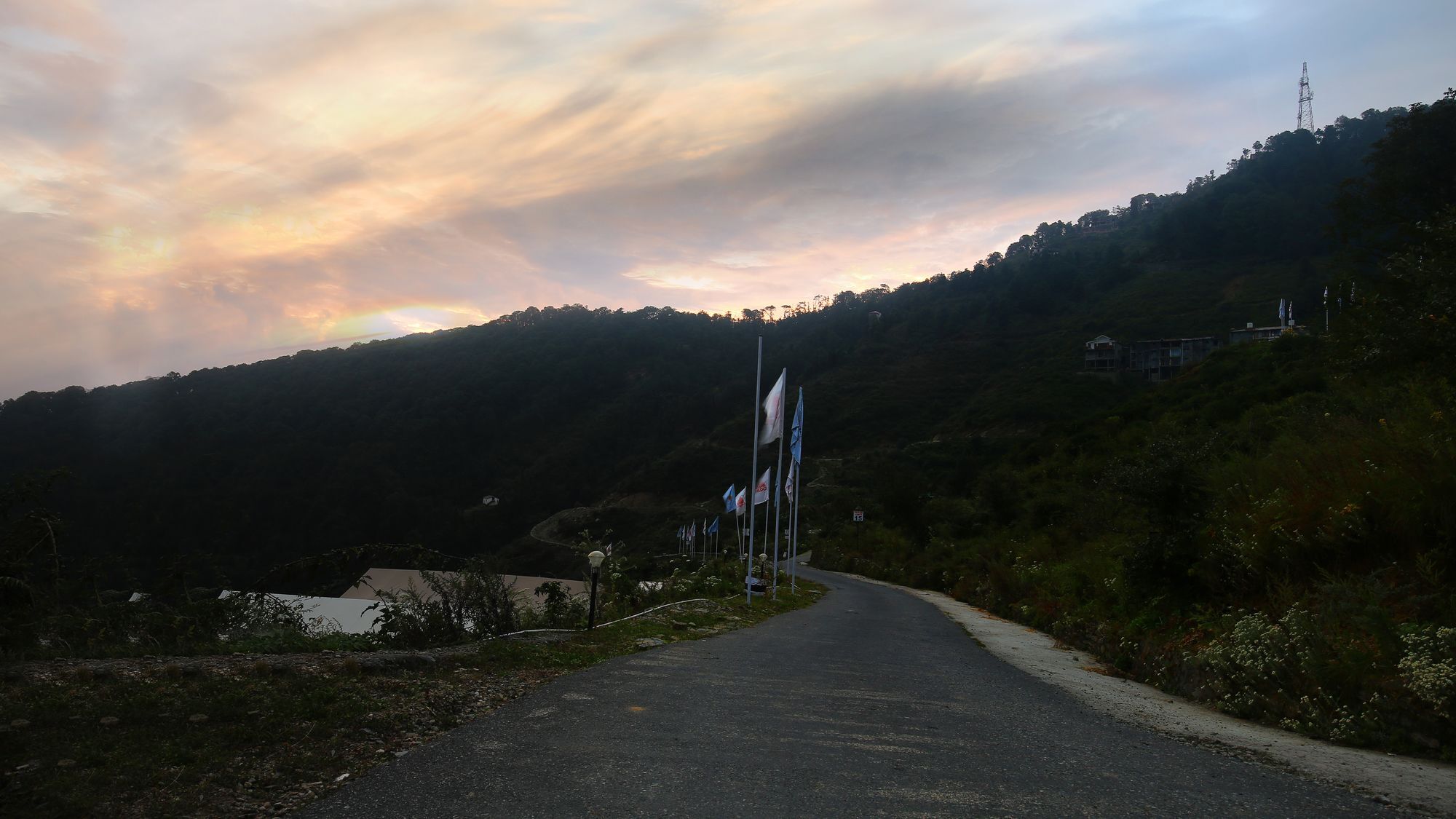 The Swiss Village Resort Нейнитал Екстериор снимка
