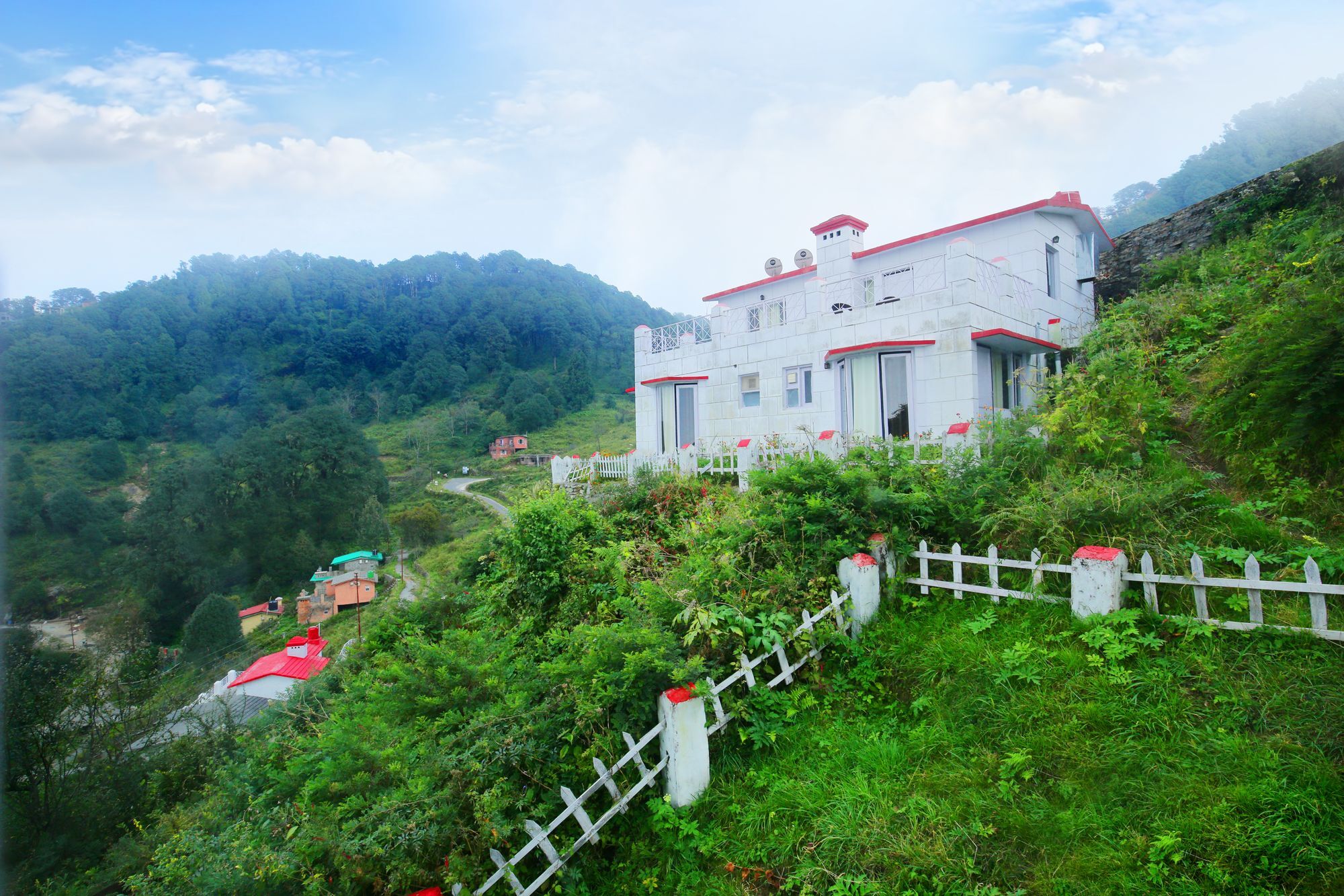 The Swiss Village Resort Нейнитал Екстериор снимка