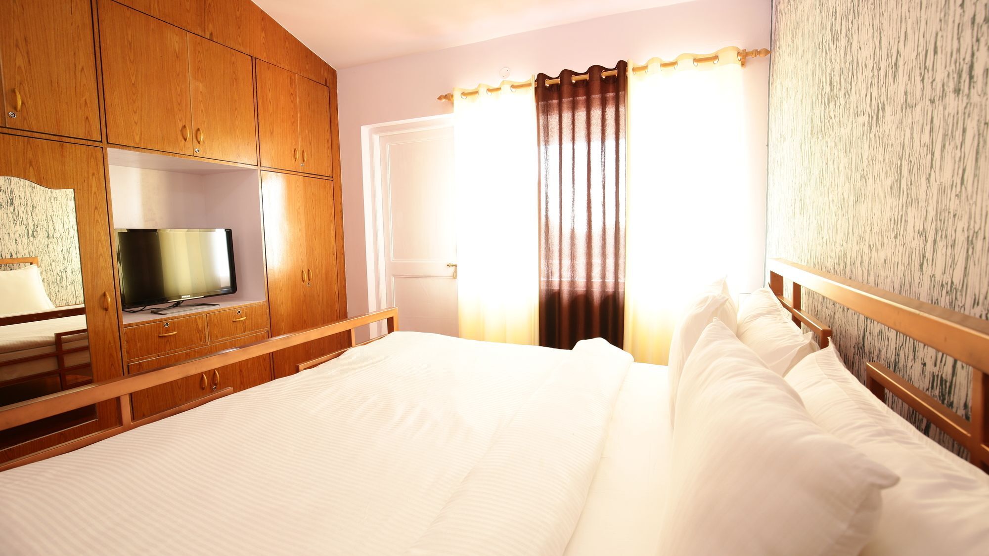 The Swiss Village Resort Нейнитал Екстериор снимка