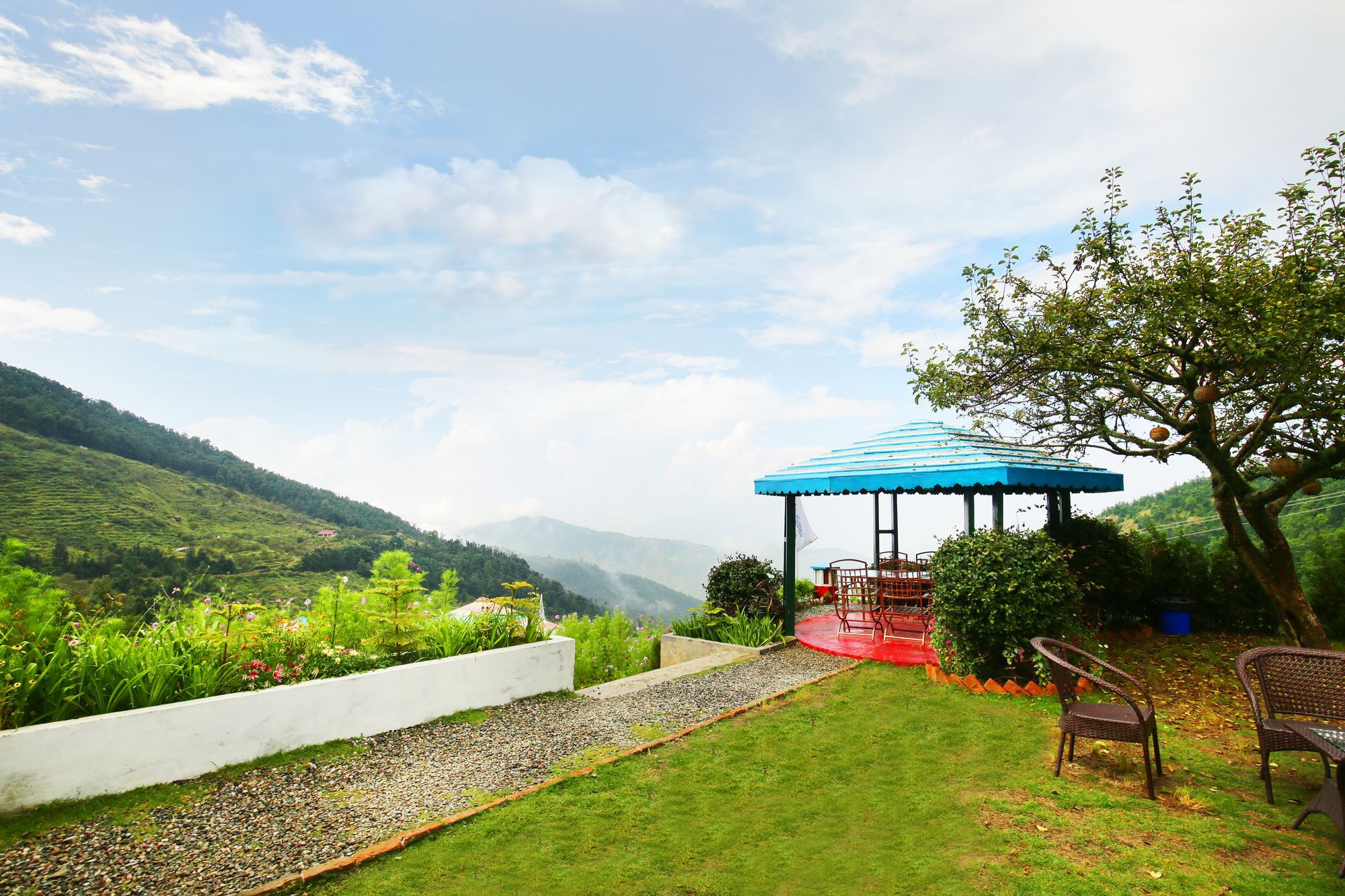 The Swiss Village Resort Нейнитал Екстериор снимка